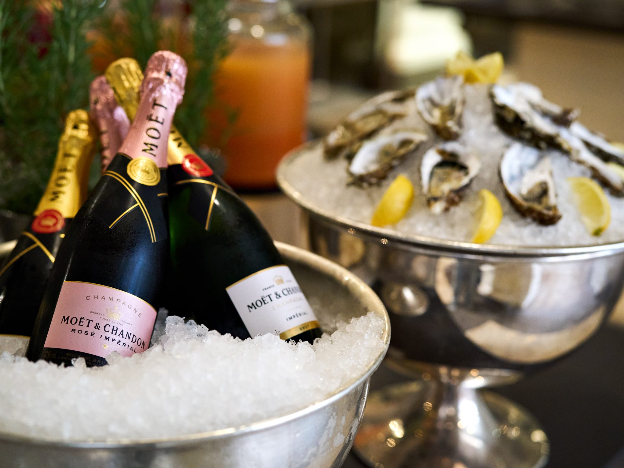 Das Anantara Palais Hansen Vienna lädt zum Champagner-Brunch ein.