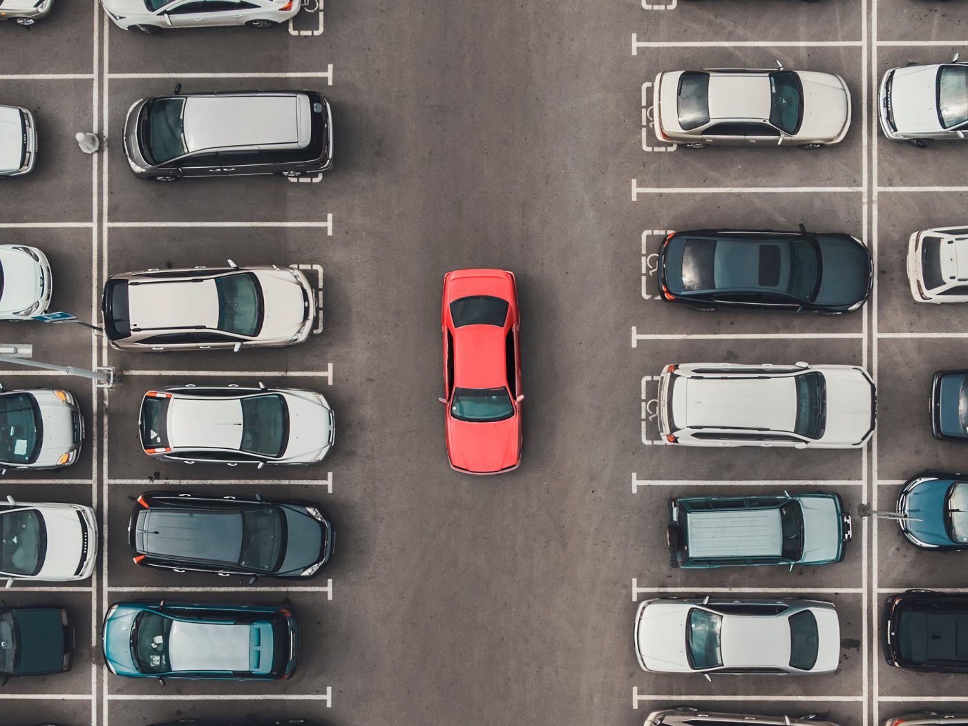 Laut einer Umfrage wird die Parkplatzsuche immer schwieriger.