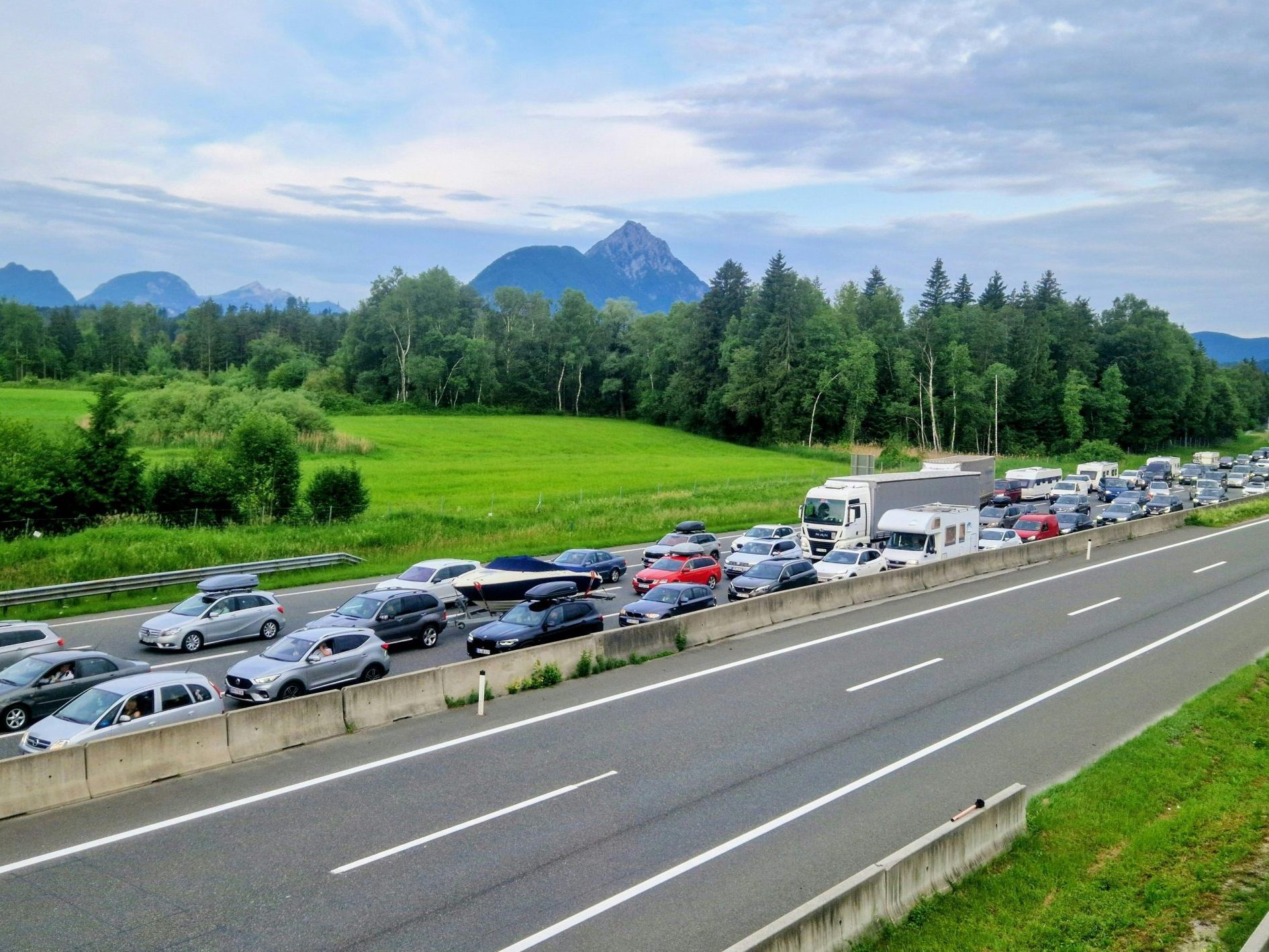 Der ÖAMTC warnt vor Staus.