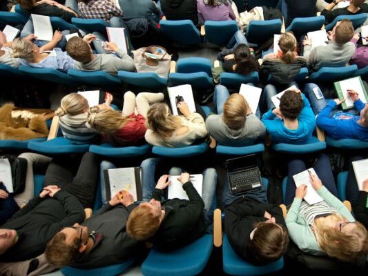 Erasmus-Programm ab 2027 auch für Briten wieder möglich