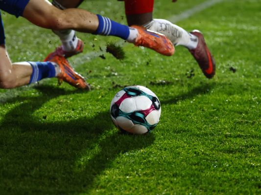 Die Einkommensschere geht auch im Fußball auseinander